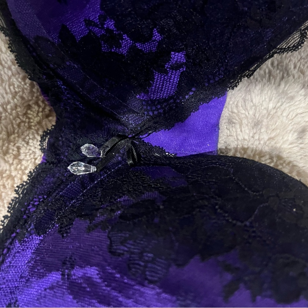 Black and Purple lacy bra 42dd - Picture 2 of 5